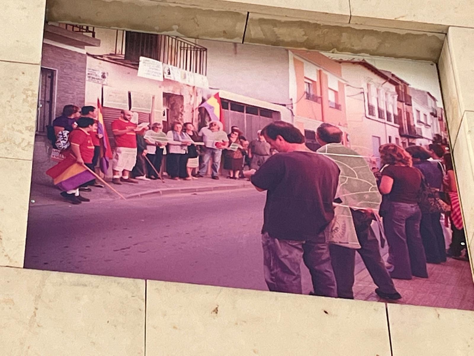 Estos son los vinilos que Vox retiró del Rincón Hernandiano en Orihuela