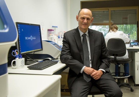 El catedrático de Biología del Desarrollo de la UCAM, Juan Carlos Izpisua, en un laboratorio, en una imagen de archivo.