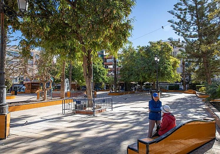 En los últimos meses, la plaza ha tenido que recibir arreglos en su pavimento y azulejería.