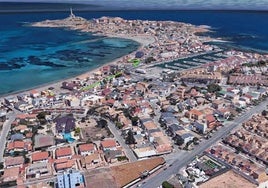 Vista aérea de Cabo de Palos, con la zona del nuevo deslinde marcada con una línea verde (izquierda).