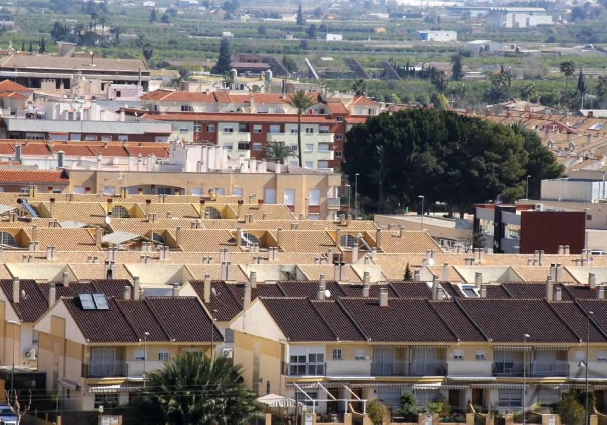 El pleno suprime la obligación de levantar al menos tres alturas en el casco urbano de santomera | la verdad