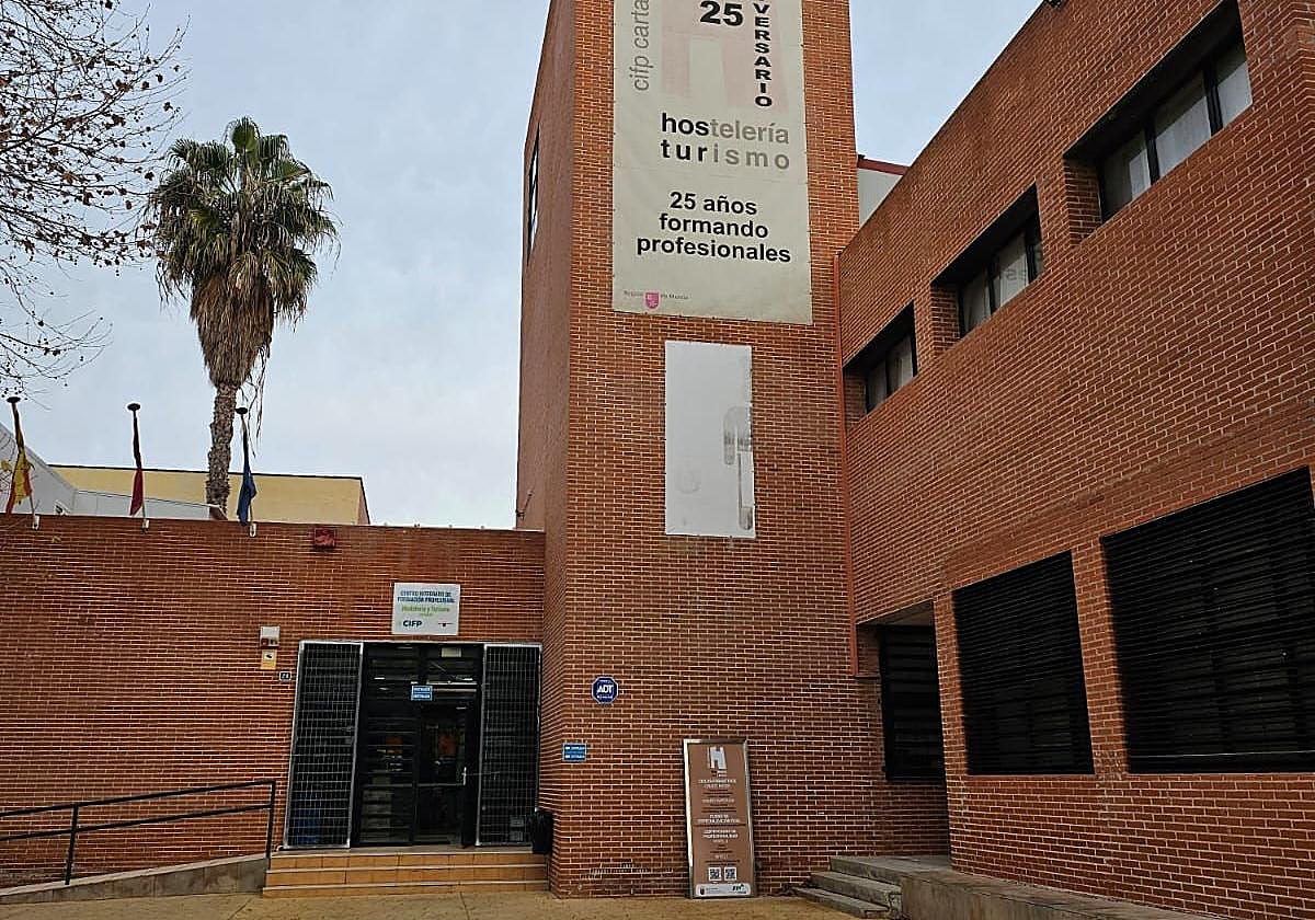 Puerta de entrada al CIFP Hostelería y Turismo de Cartagena.