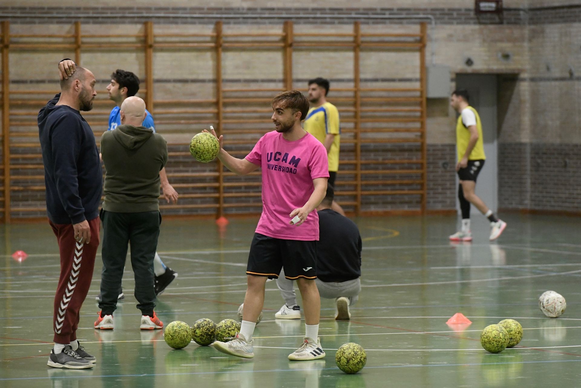 Entrenamiento del UCAM Balonmano, en imágenes