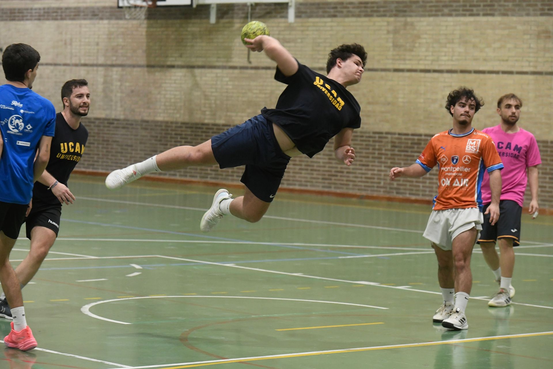 Entrenamiento del UCAM Balonmano, en imágenes