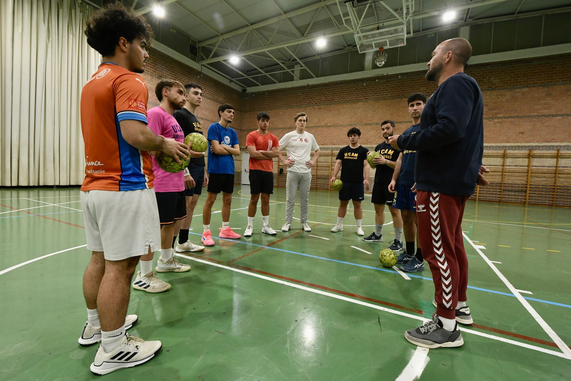 Entrenamiento del UCAM Balonmano, en imágenes