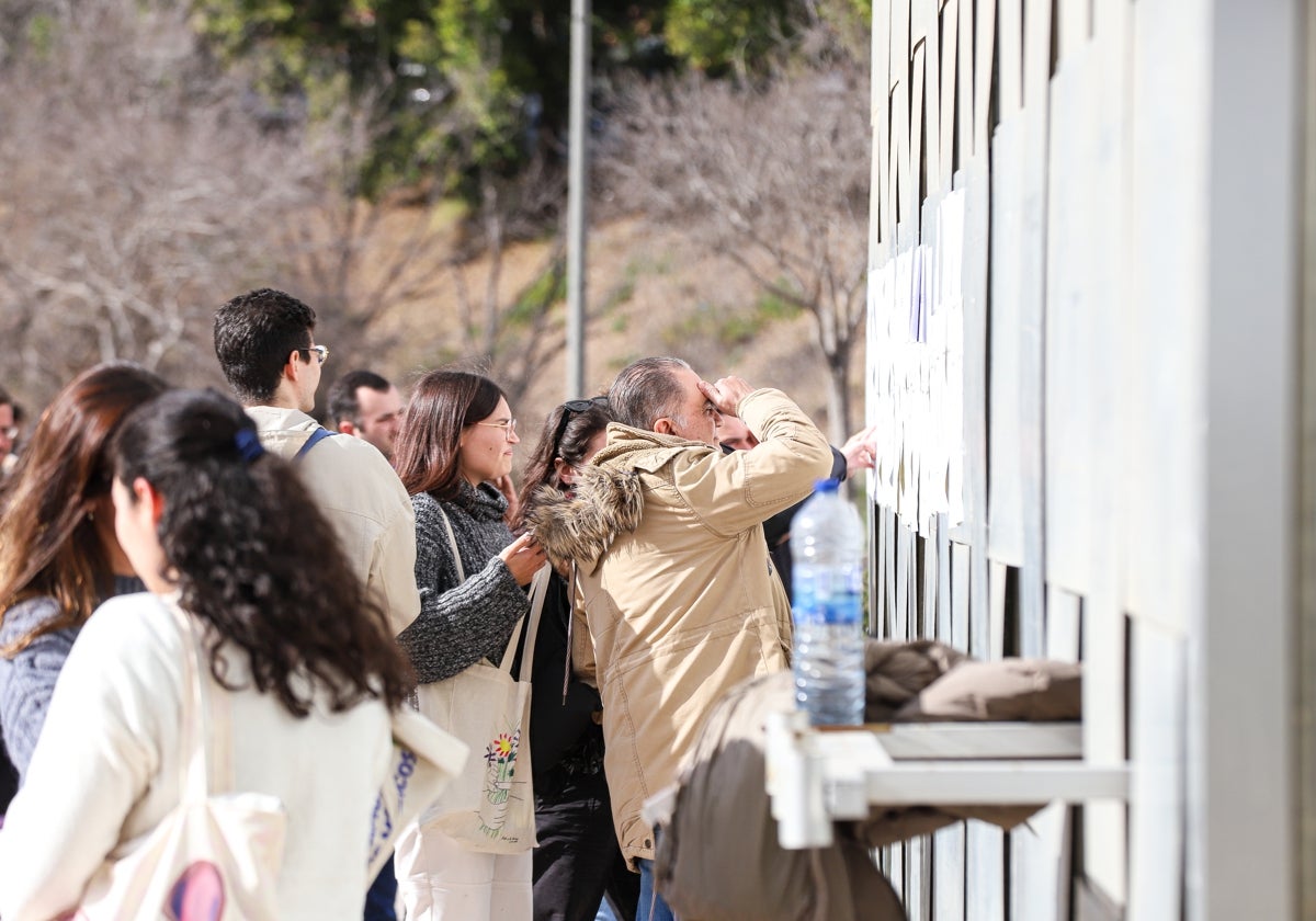 Los aspirantes murcianos en los exámenes MIR el 25 de enero.