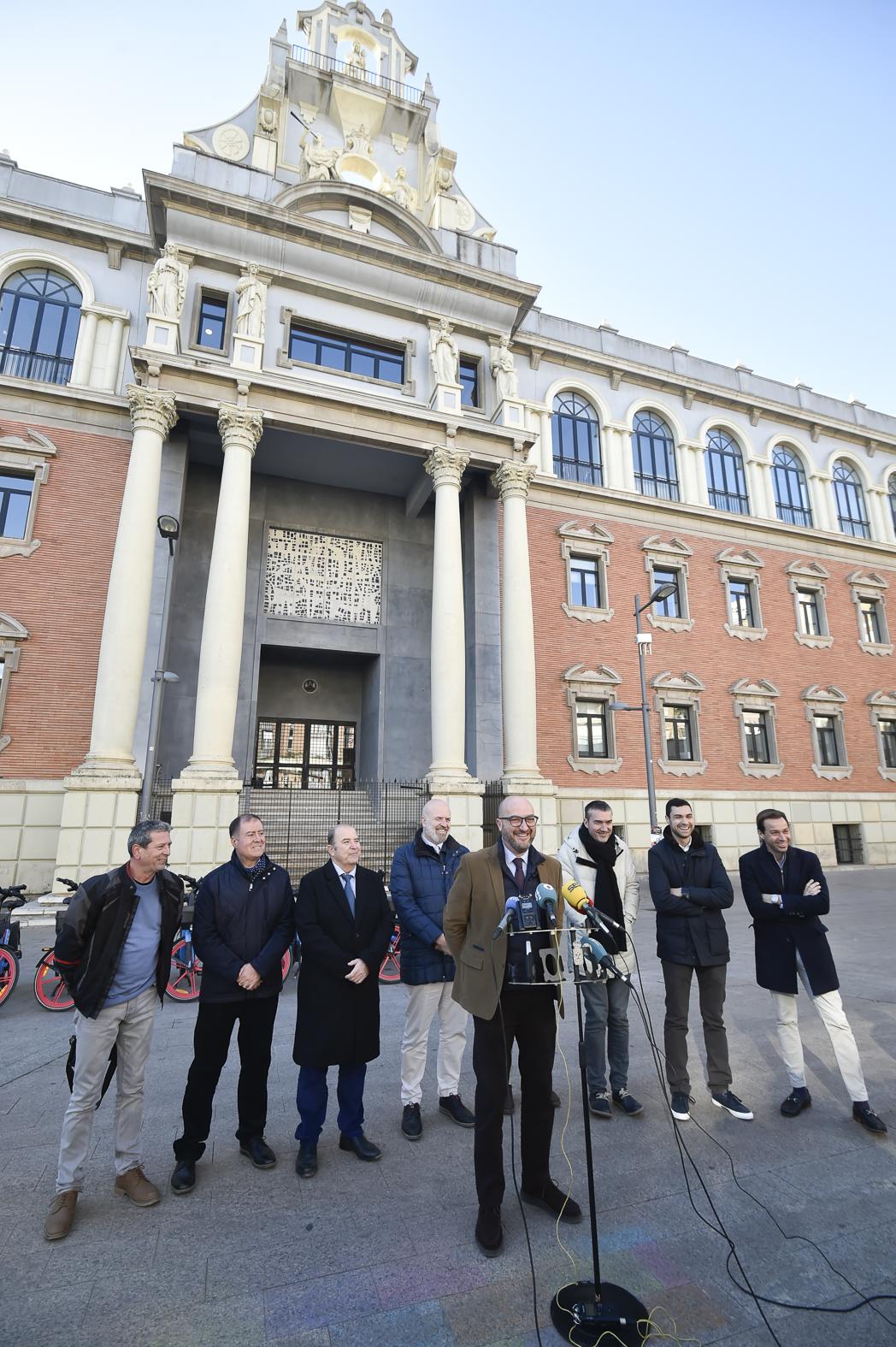 Las imágenes del estreno de las bicicletas eléctricas de alquiler en Murcia