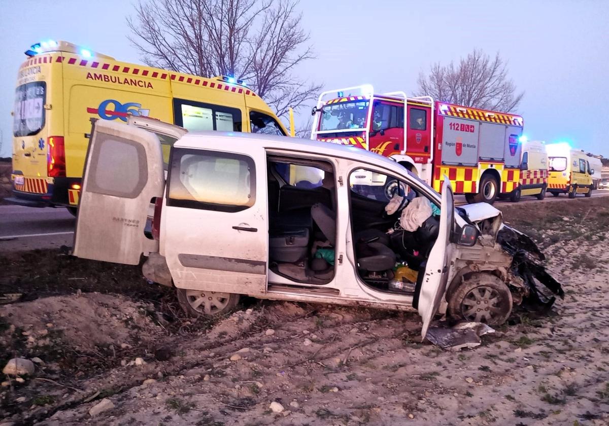 Un muerto y tres heridos en un choque frontal entre dos vehículos en Caravaca de la Cruz