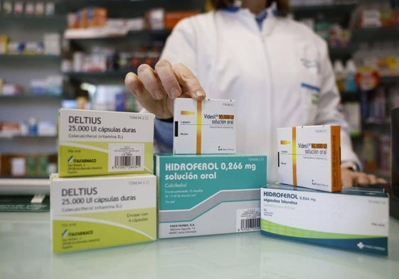 Medicamentos con vitamina D, en una farmacia de Murcia.