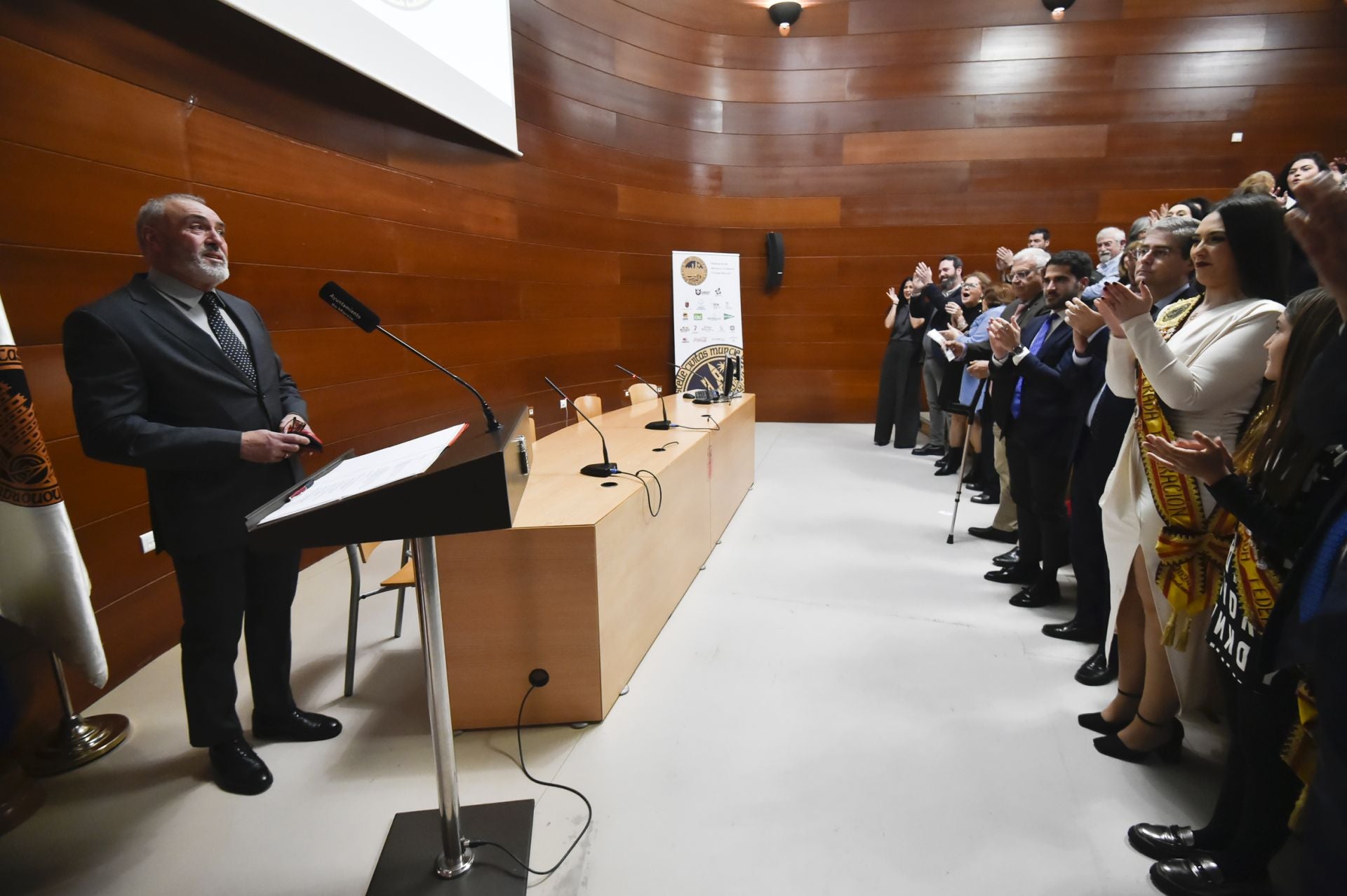 Presentación de las candidatas a abanderadas de Moros y Cristianos de Murcia, en imágenes