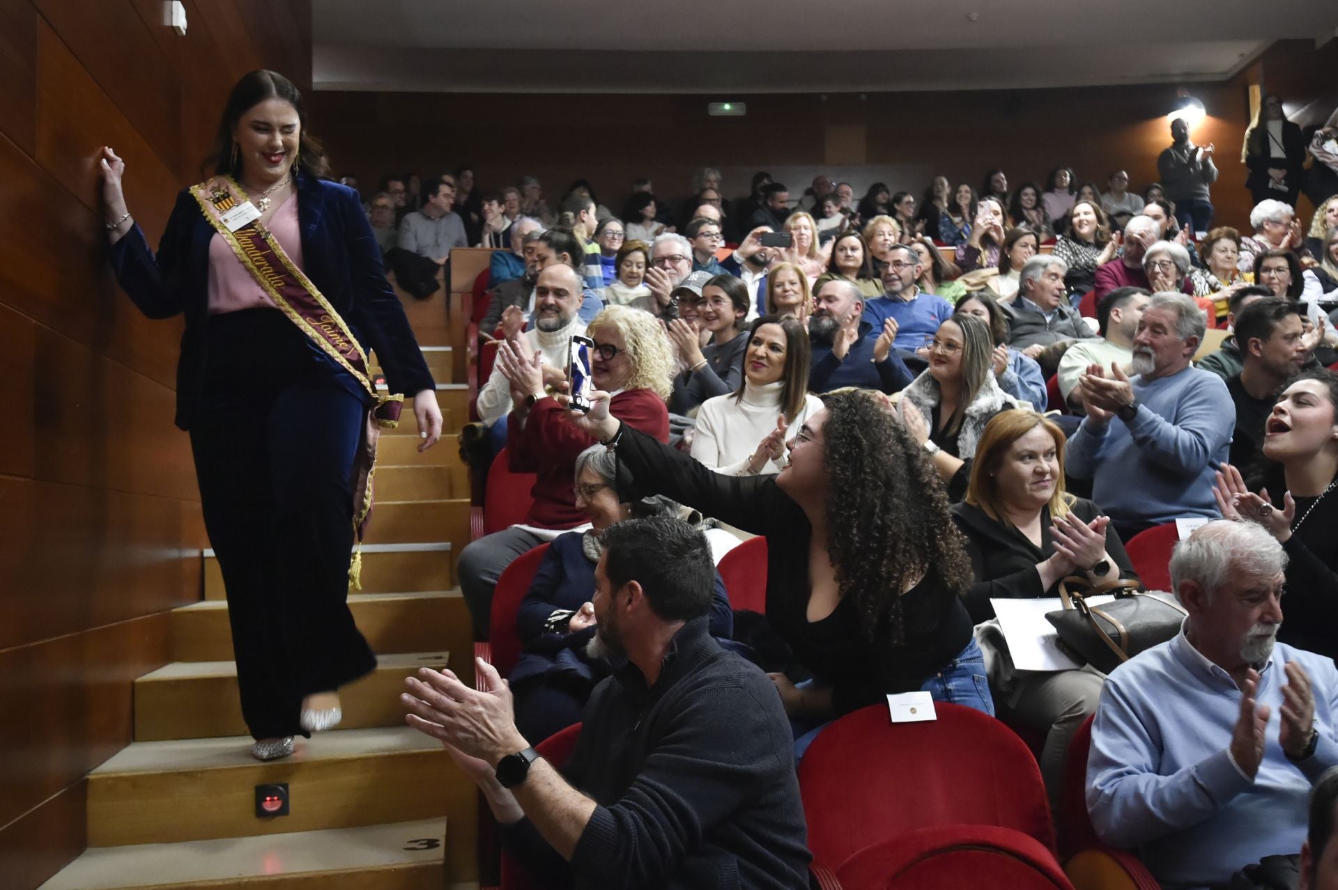 Presentación de las candidatas a abanderadas de Moros y Cristianos de Murcia, en imágenes