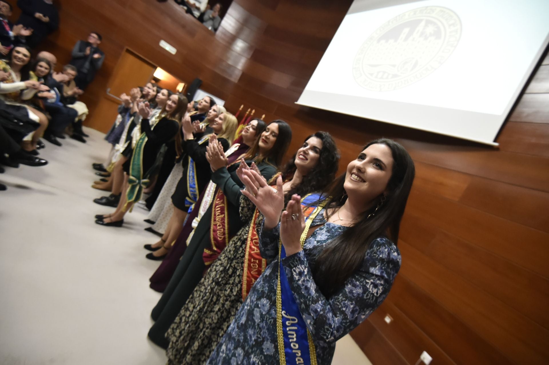 Presentación de las candidatas a abanderadas de Moros y Cristianos de Murcia, en imágenes