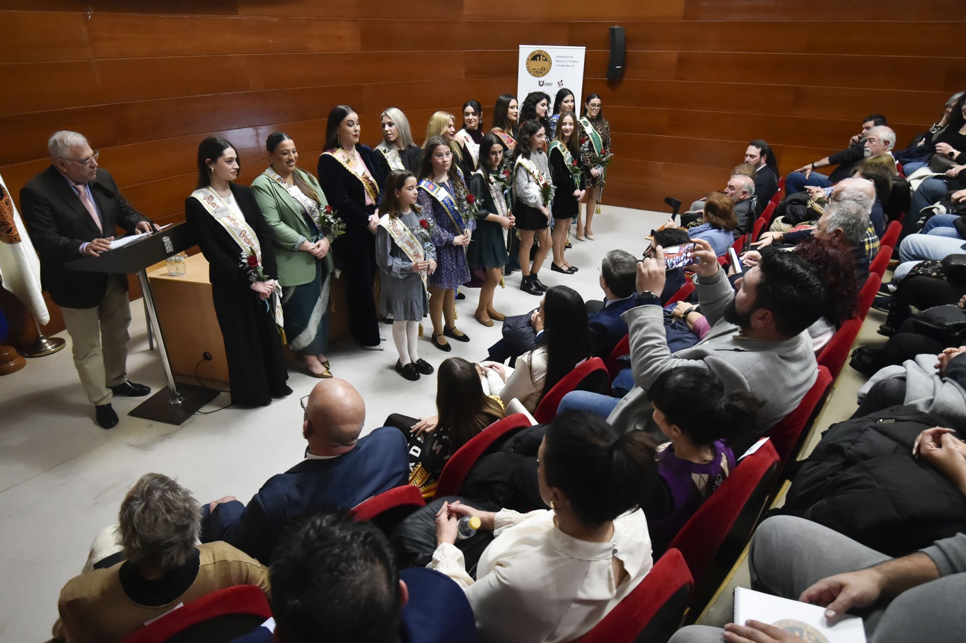 Presentación de las candidatas a abanderadas de Moros y Cristianos de Murcia, en imágenes