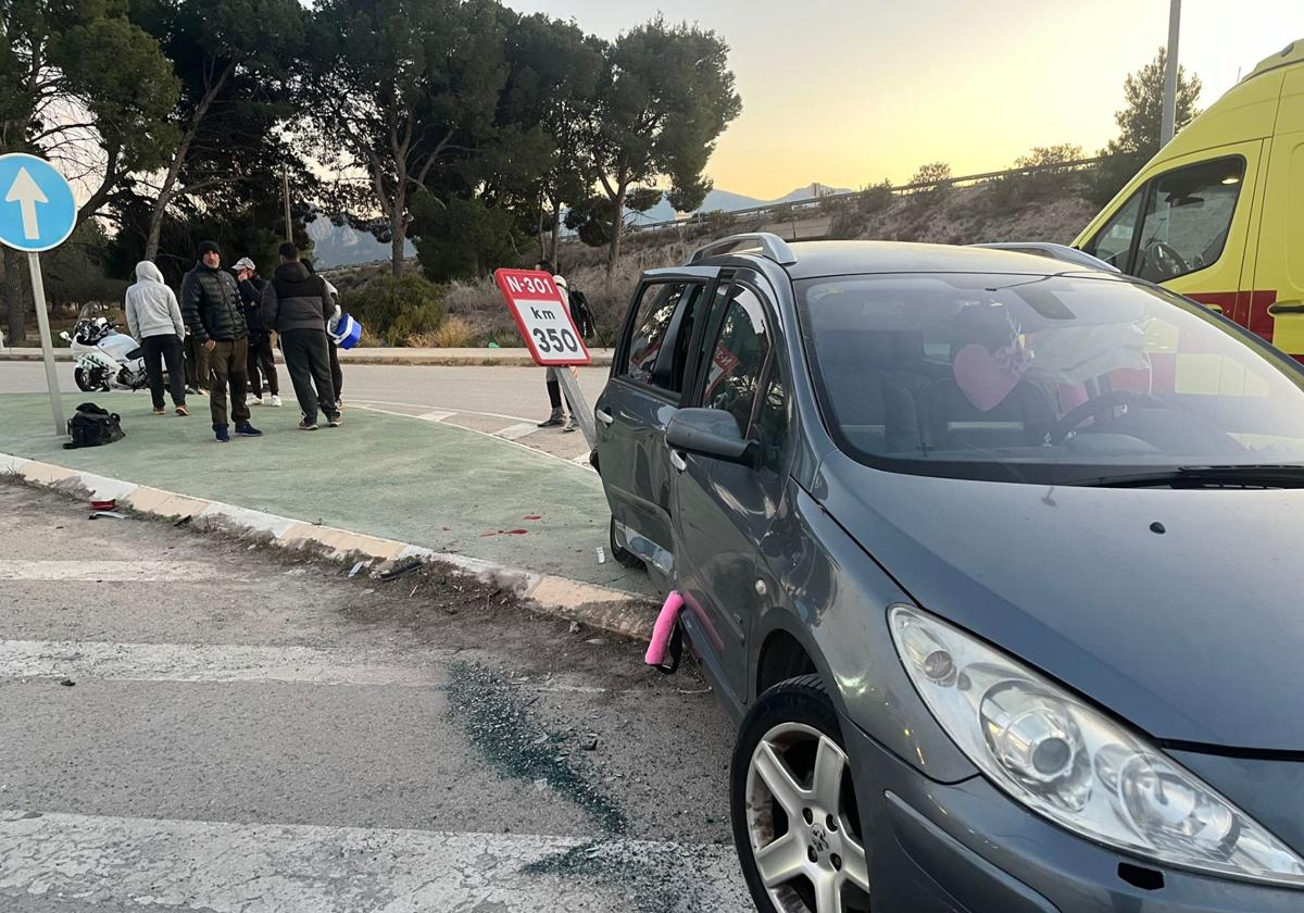 Así ha quedado el turismo tras colisionar con la furgoneta.