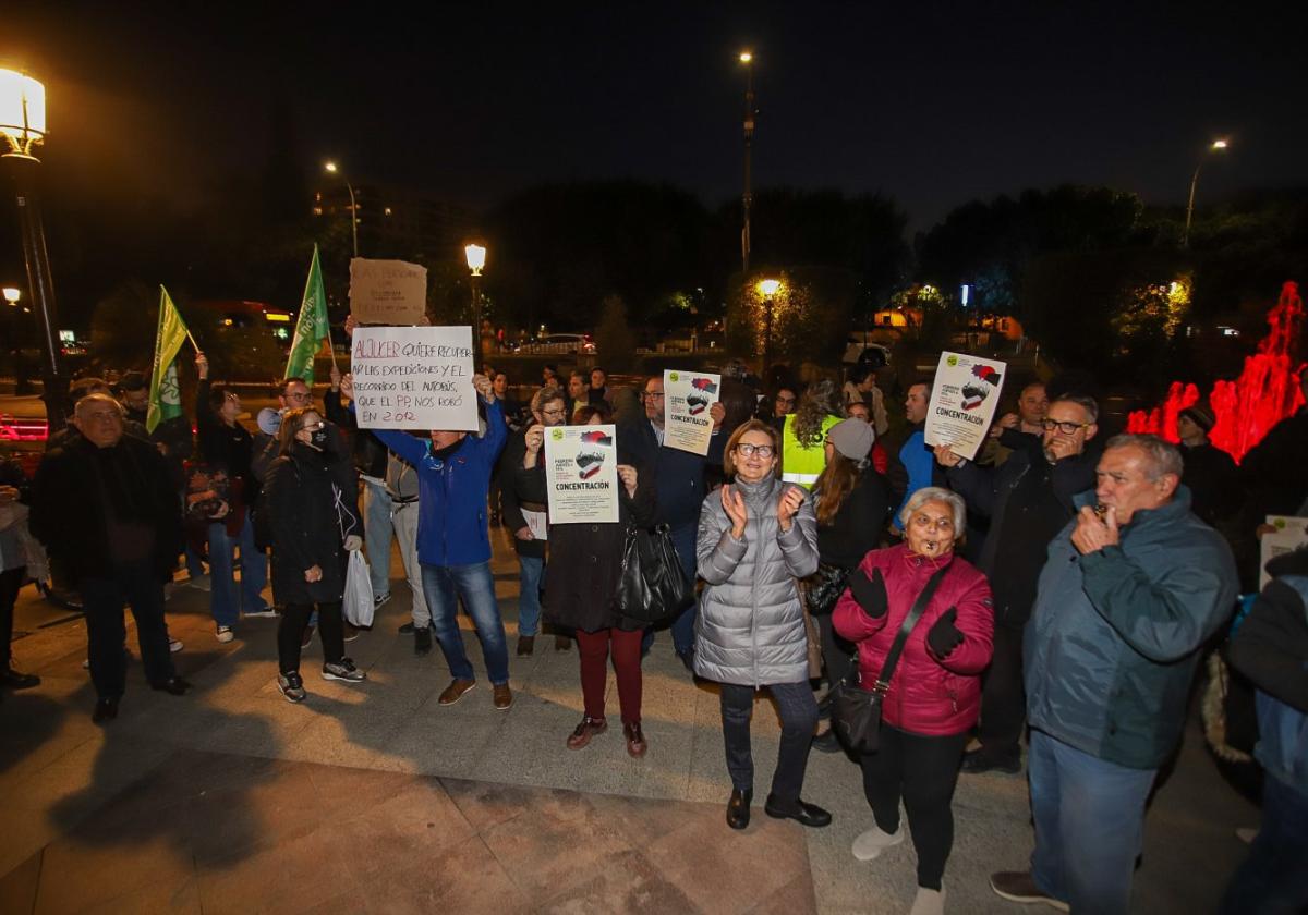 Concentración en la Glorieta, celebrada ayer.