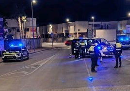 La Policía Local de Las Torres de Cotillas, en uno de los controles de tráfico en el municipio.