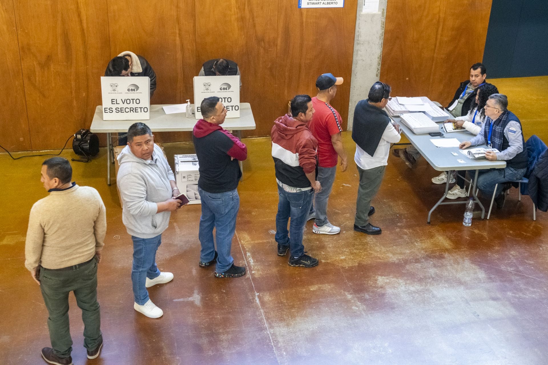 La votación para las elecciones de Ecuador en Murcia, en imágenes