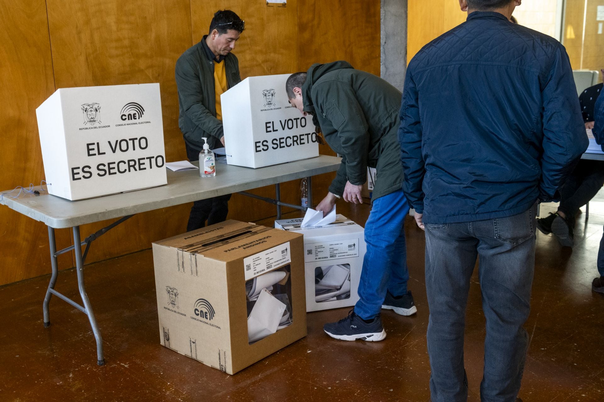 La votación para las elecciones de Ecuador en Murcia, en imágenes