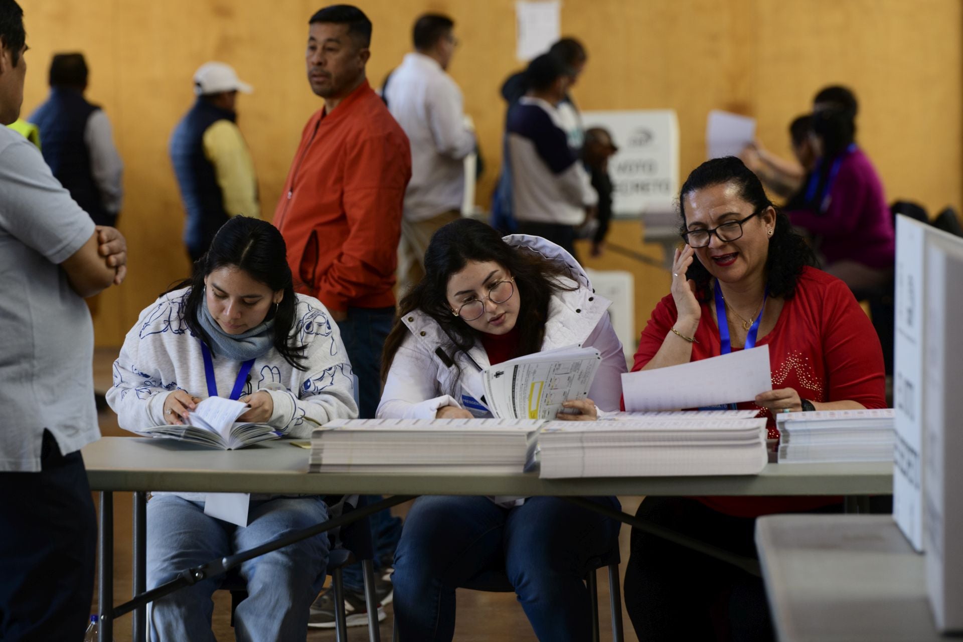 La votación para las elecciones de Ecuador en Murcia, en imágenes