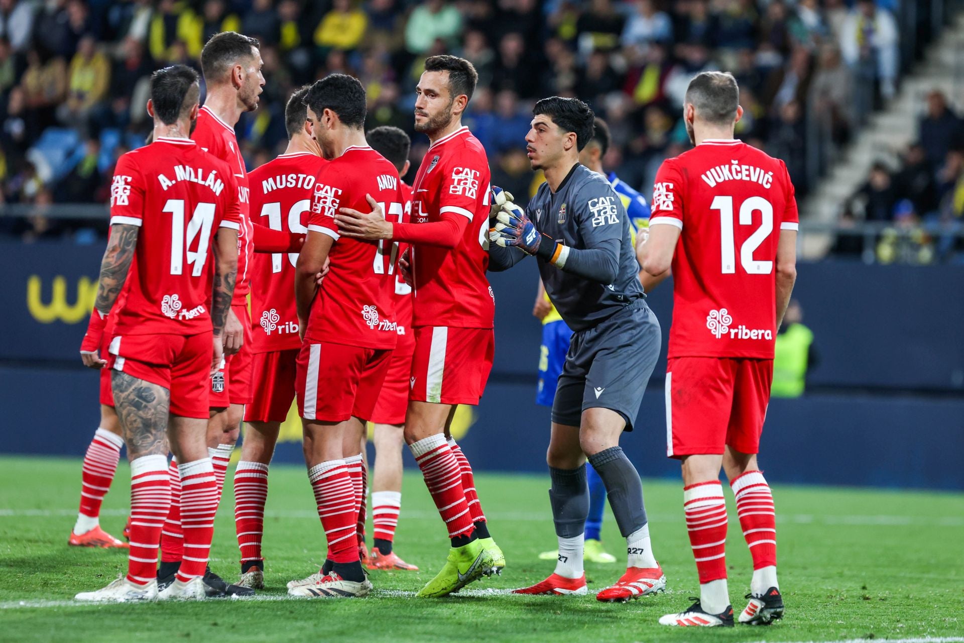 La derrota del Cartagena frente al Cádiz, en imágenes