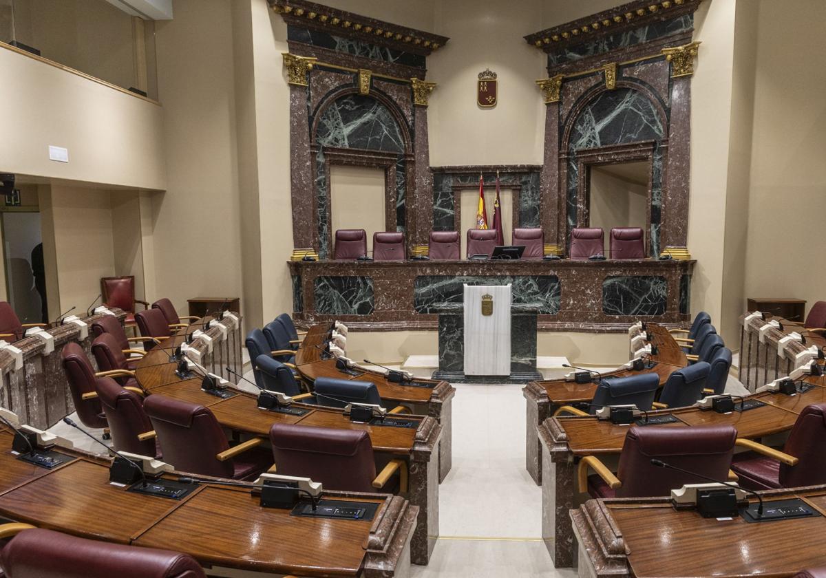 Así ha quedado el hemiciclo de la Asamblea Regional tras las obras, en imágenes