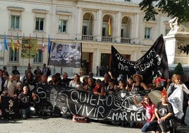 Colectivos vecinales y ecologistas celebran en 2022 la aprobación de la ley de personalidad jurídica del Mar Menor.