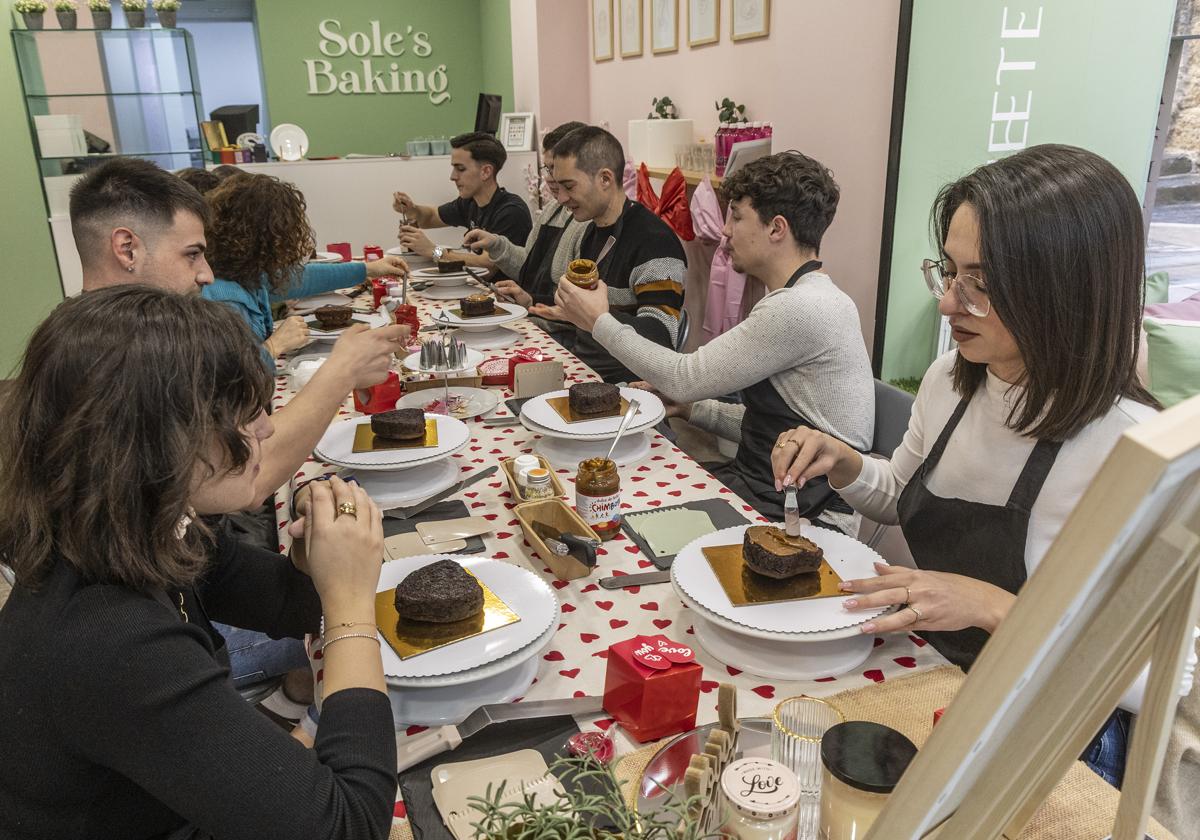 El taller de creación de pasteles de San Valentín de Sole´s Baking Cake Studio, en Cartagena.