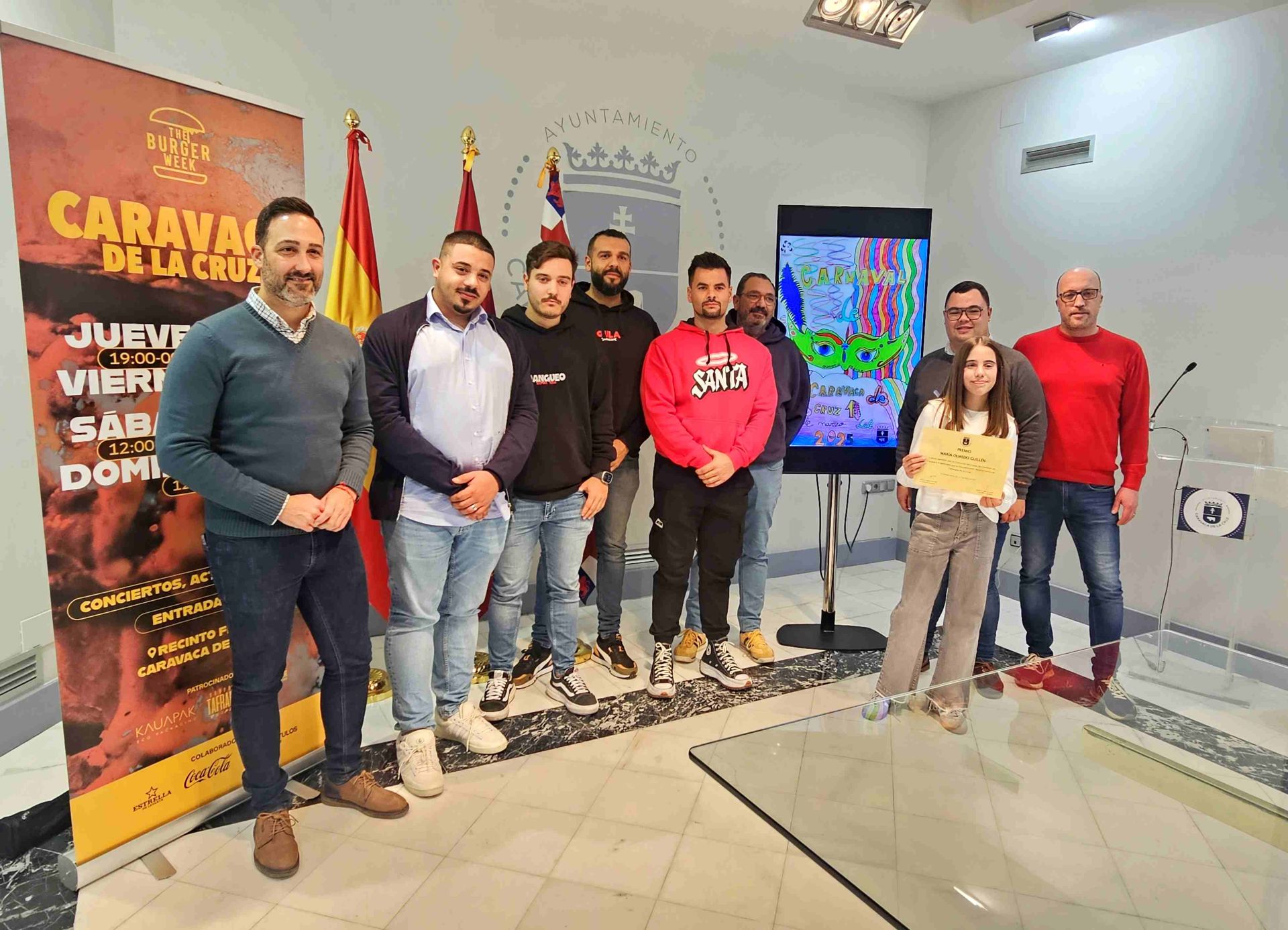 Los concejales de Cultura y Juventud posan junto a los colaboradores de la programación de las actividades previstas para el Carnaval 2025.