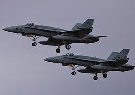 Dos de los aviones que participan en el curso del TLP y que vuelan sobre la Región de Murcia esta semana.