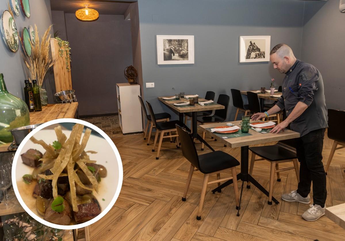 Uno de los camareros prepara una de las mesas en el comedor.