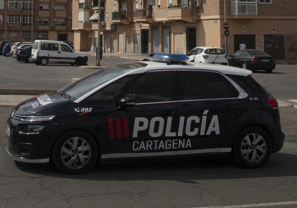 Un vehículo de la Policía Local de Cartagena, en una imagen de archivo.