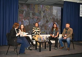 Participantes en la mesa redonda celebrada ayer en la Casa de la Cultura.