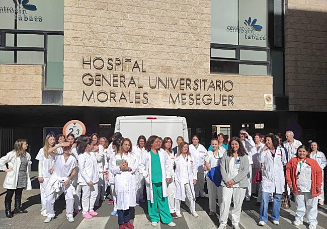 Los técnicos superiores se concentraron este jueves en el Morales Meseguer y en otros centros de la Región.