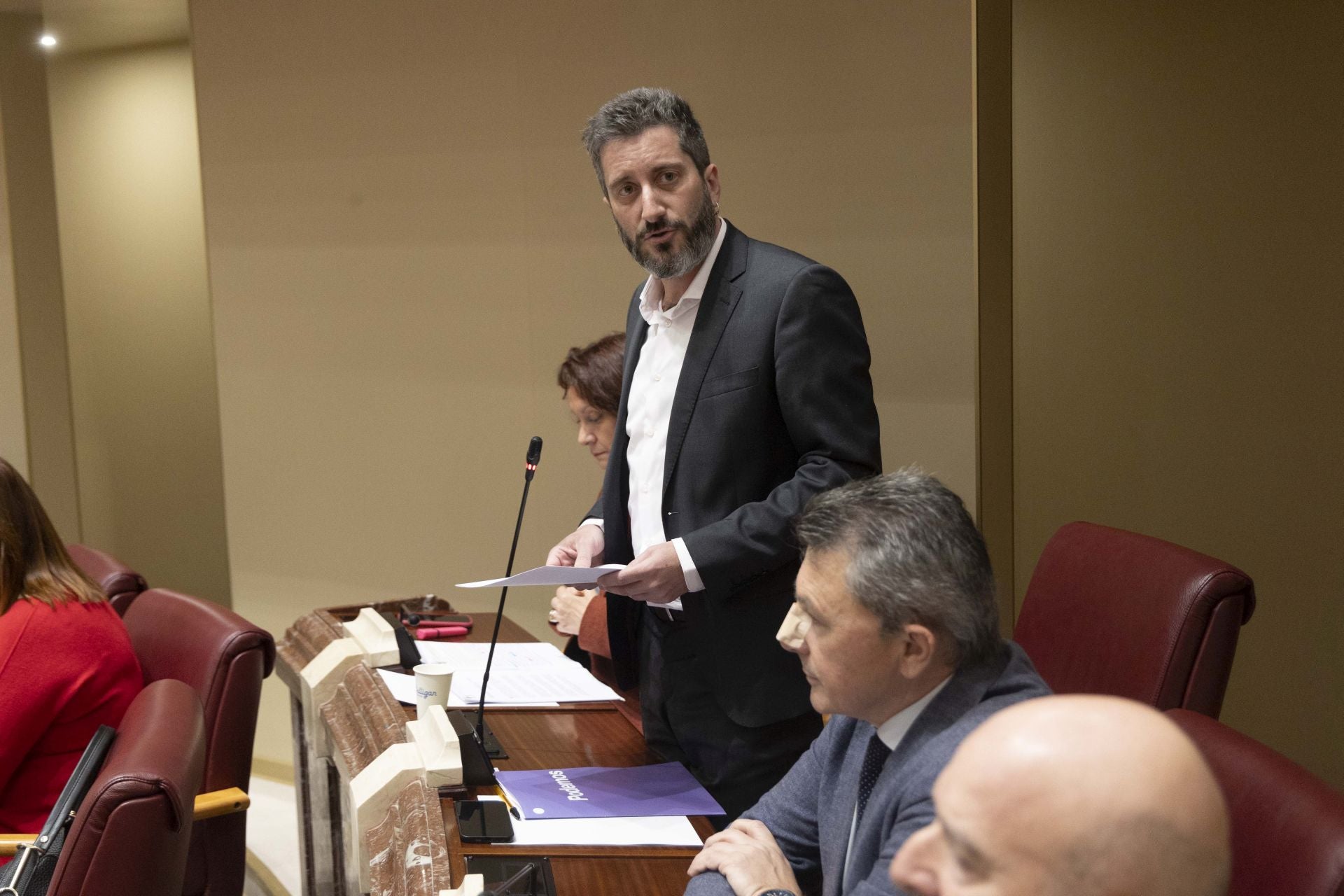 El Pleno de la Asamblea Regional de este viernes, en imágenes