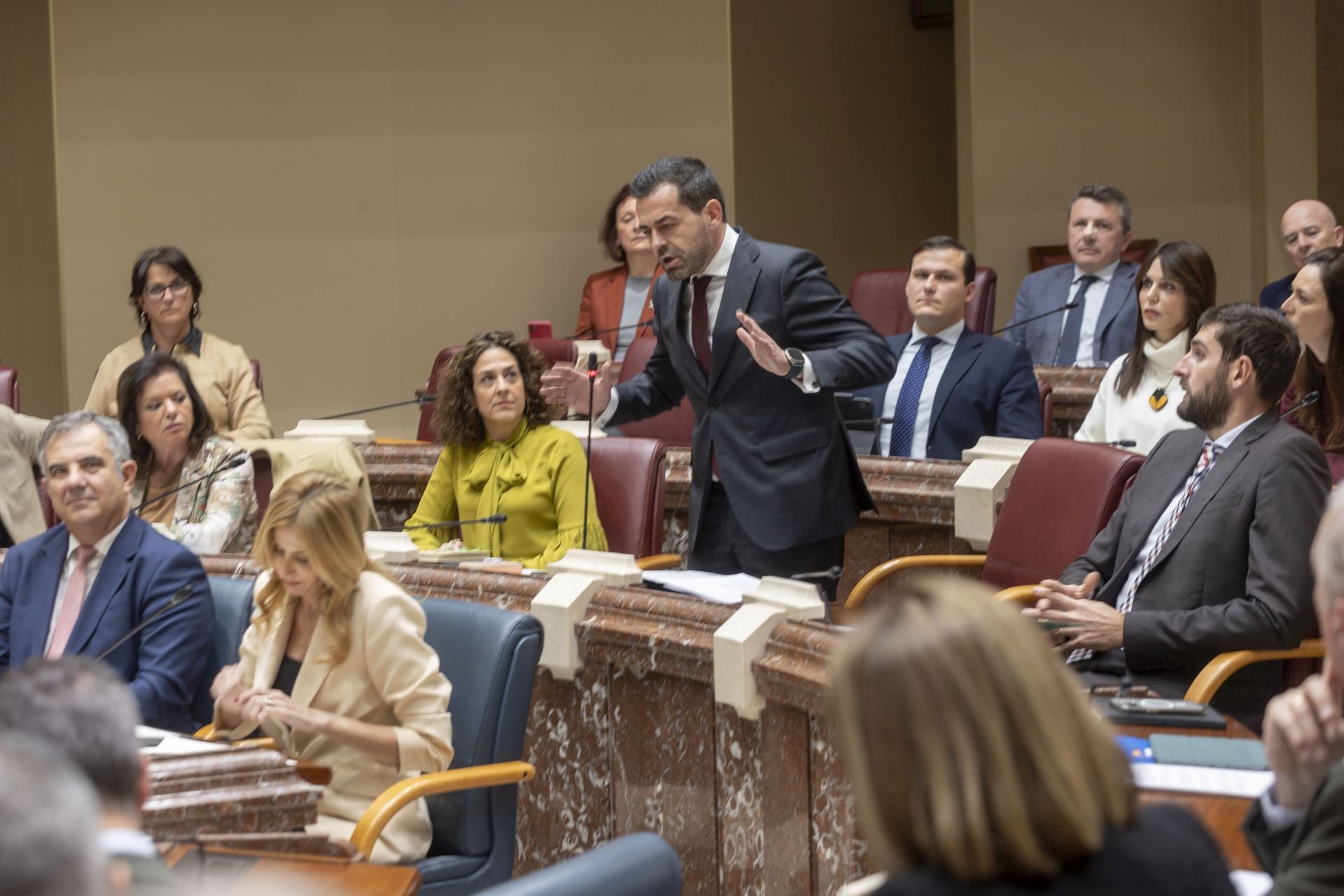 El Pleno de la Asamblea Regional de este viernes, en imágenes