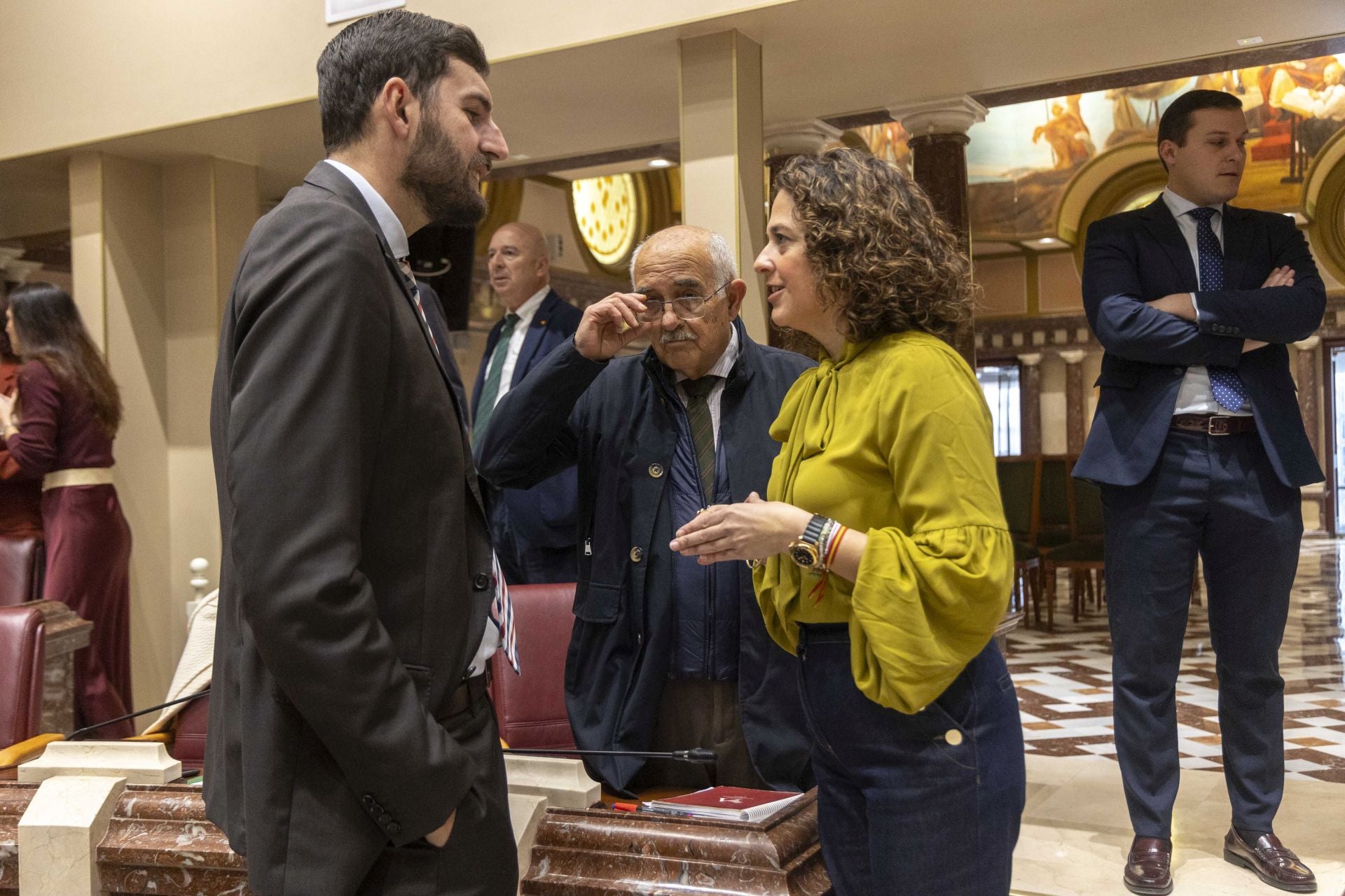 El Pleno de la Asamblea Regional de este viernes, en imágenes