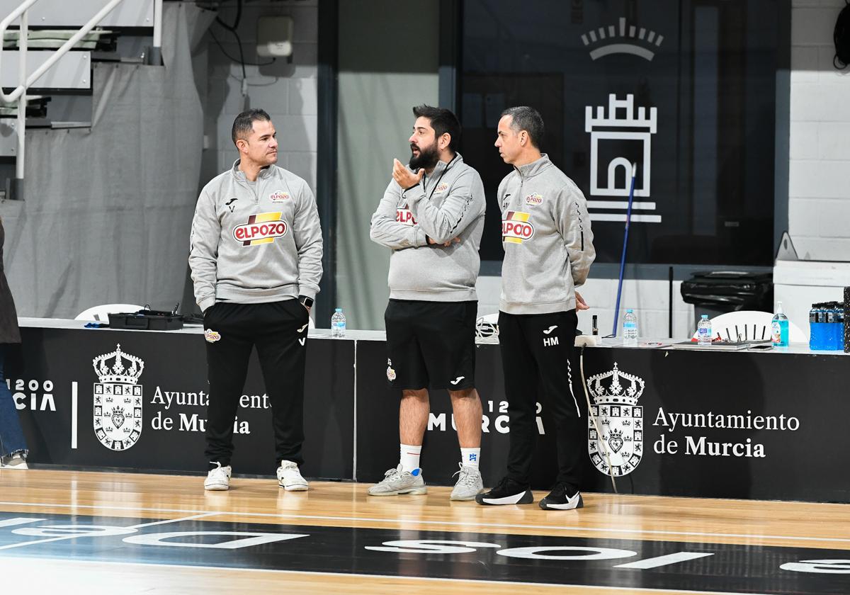 Josán (centro) en un entrenamiento con ElPozo.