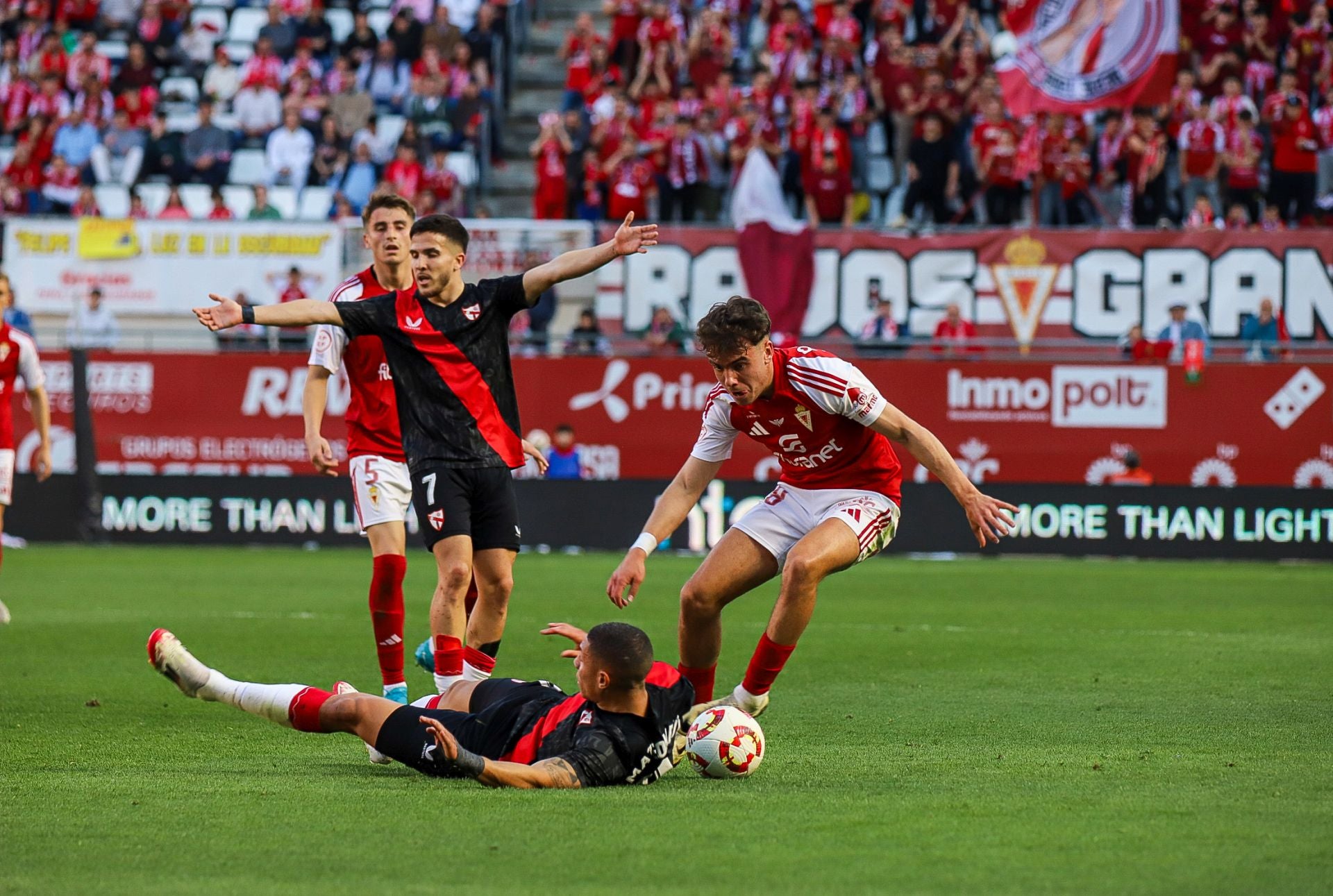 La derrota del Real Murcia frente al Sevilla Atlético, en imágenes