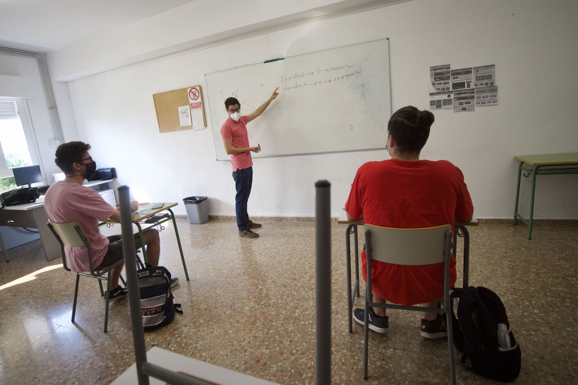 Vuelta a las clases de los alumnos de segundo de Bachiller para la preparación de la EBAU en el IES Severo Ochoa de Murcia. Nacho García