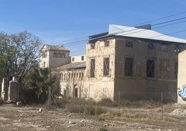 Se cae. La imponente mansión Torre Guil, donde lució gran parte de la obra de la colección Adela Barba y que en 2016 fue objeto de una rehabilitación tras la denuncia de su ruina en LA VERDAD.