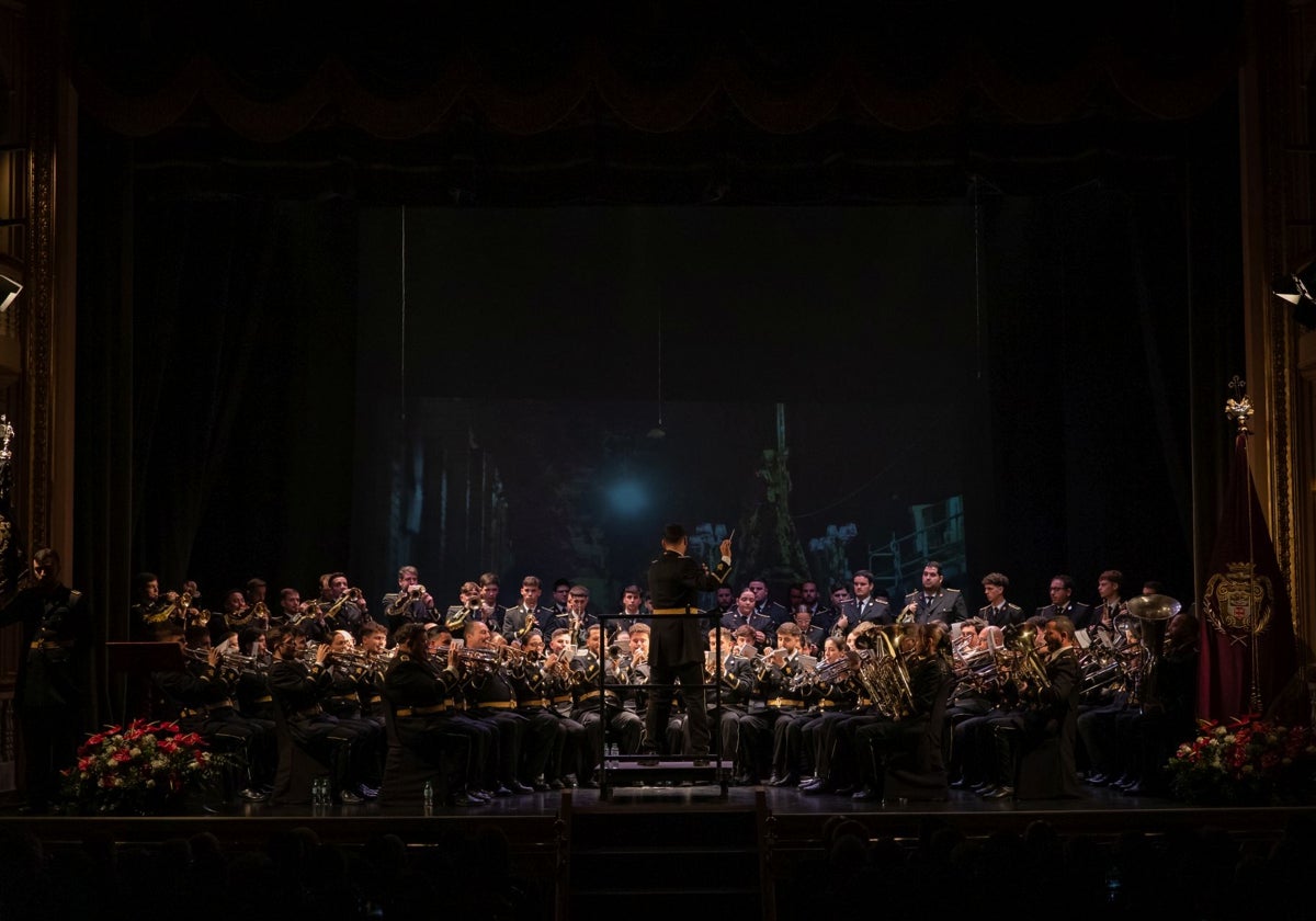 Sobre el escenario, la banda sevillana contó con 110 músicos.