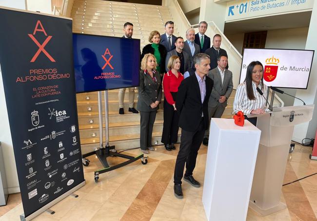 Presentación de los premios Alfonso Décimo de la Cultura en el hall del Auditorio Regional, con la presencia del organizador, José Manuel Jiménez, la consejera de Cultura, Carmen Conesa, y otros patrocinadores.