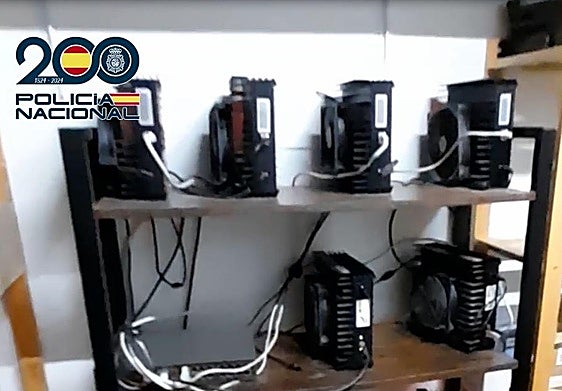 Objetos encontrados por la Policía Nacional, en la vivienda del arrestado de Cartagena.