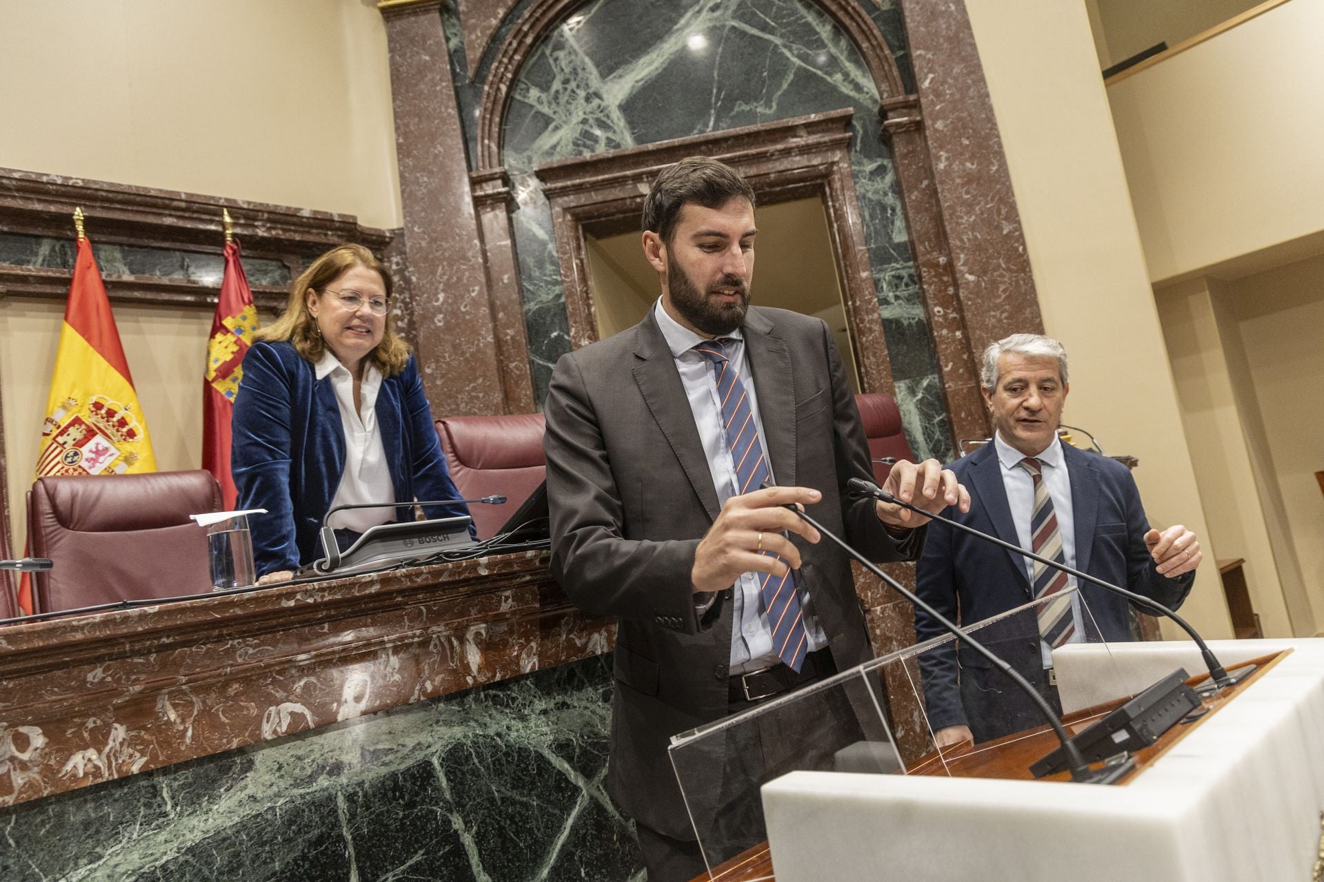 El Pleno de la Asamblea Regional de este martes, en imágenes