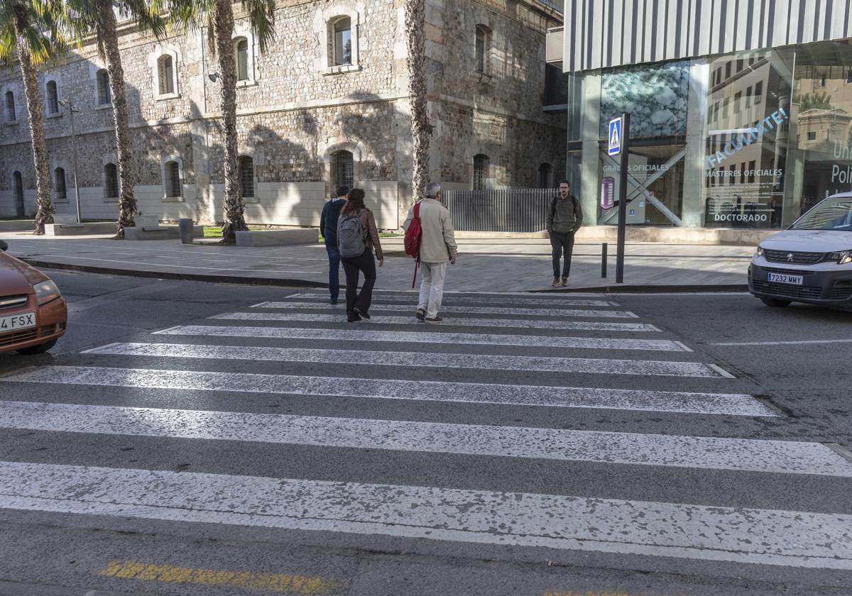 Paso de peatones inteligente junto al antiguo CIM en una imagen de archivo.