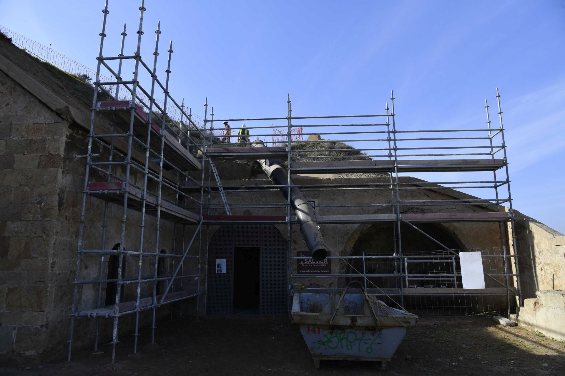 Los trabajos de rehabilitación de la batería de San Leandro de Cartagena, en imágenes