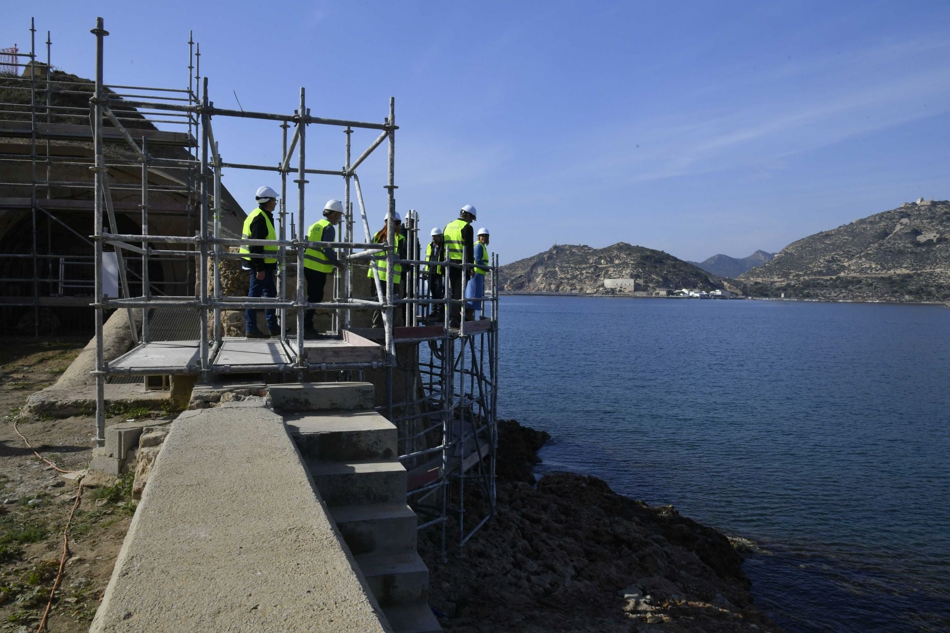 Los trabajos de rehabilitación de la batería de San Leandro de Cartagena, en imágenes