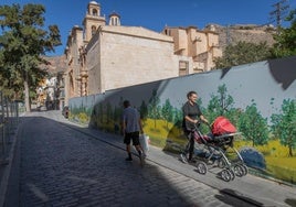 Parcela, junto la iglesia de Santiago, donde se prevé levantar la escuela de adultos.