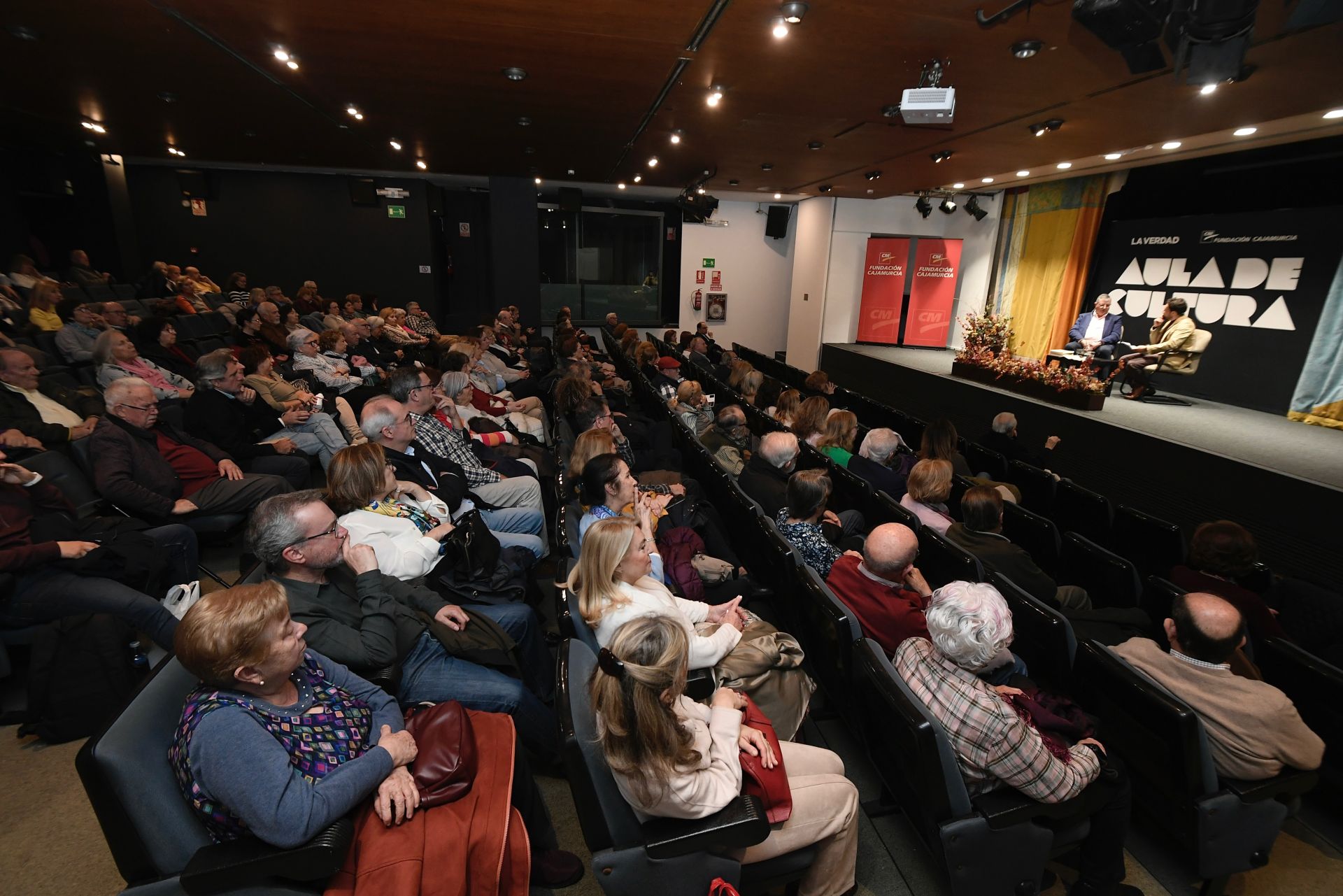 Aitor Larrabide en el Aula de Cultura de LA VERDAD, en imágenes