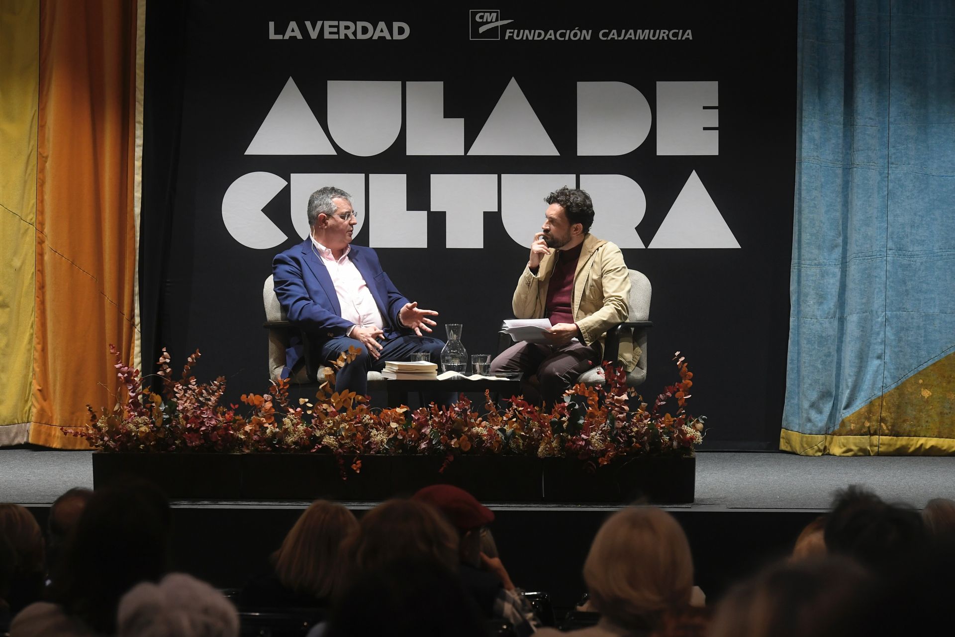 Aitor Larrabide en el Aula de Cultura de LA VERDAD, en imágenes